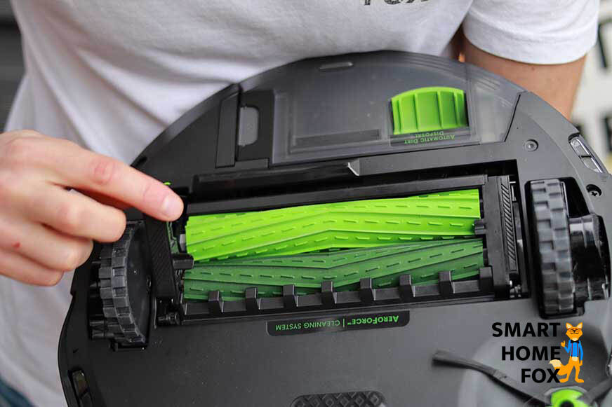 Gummibürste des iRobot Roomba j7+ in der Nahaufnahme